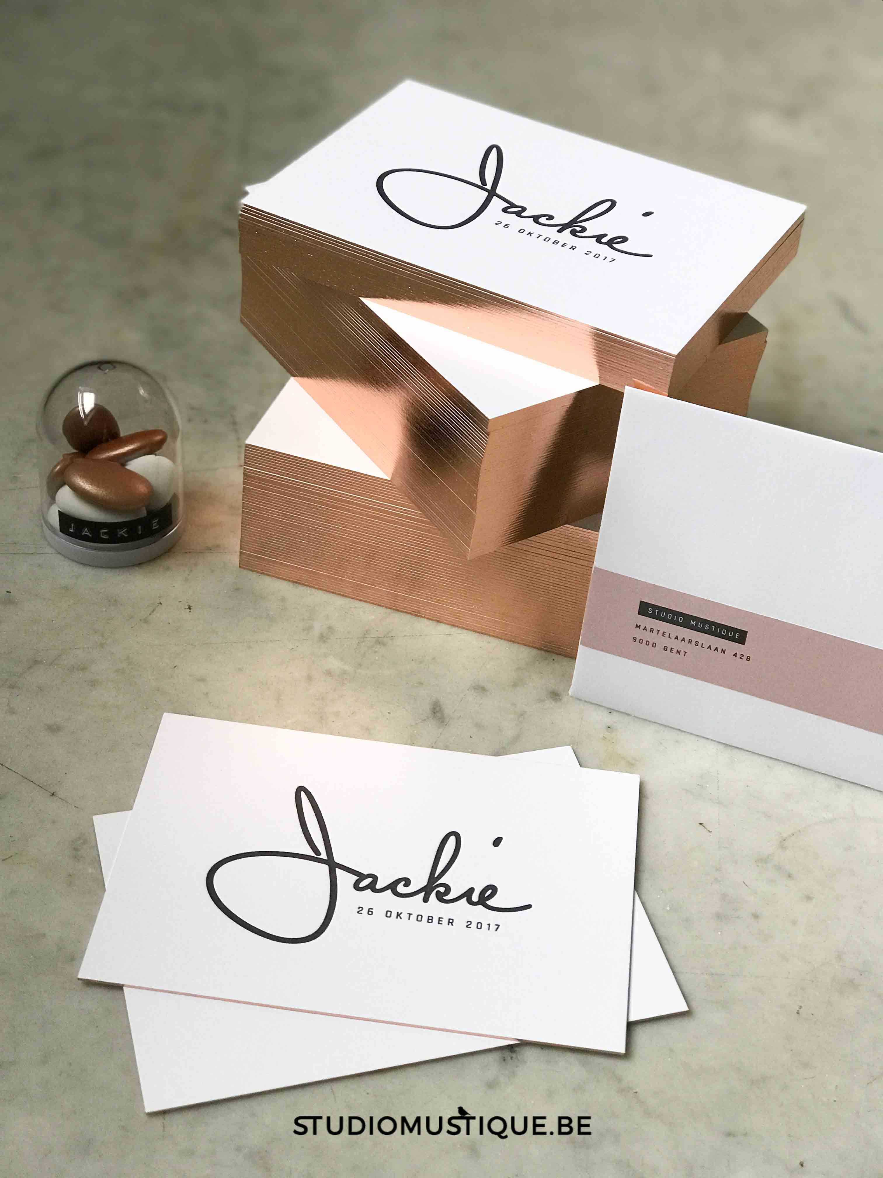 Geboortekaartje letterpress Jackie folie op snee, minimalistisch, sierlijk handwriting