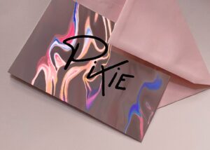 Pixie geboortekaartje met holografische folie letterpress foliedruk Studio Mustique, holographic hotfoil, origineel uniek geboortekaartje, rock & roll disco geboortekaartje
